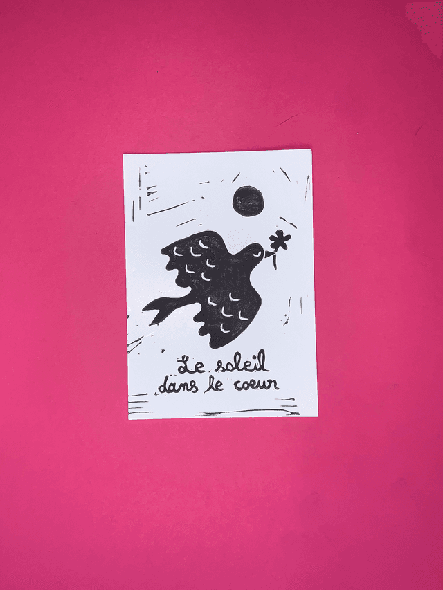 Carte postale linogravure originale oiseau &quot;Le soleil dans le coeur&quot;