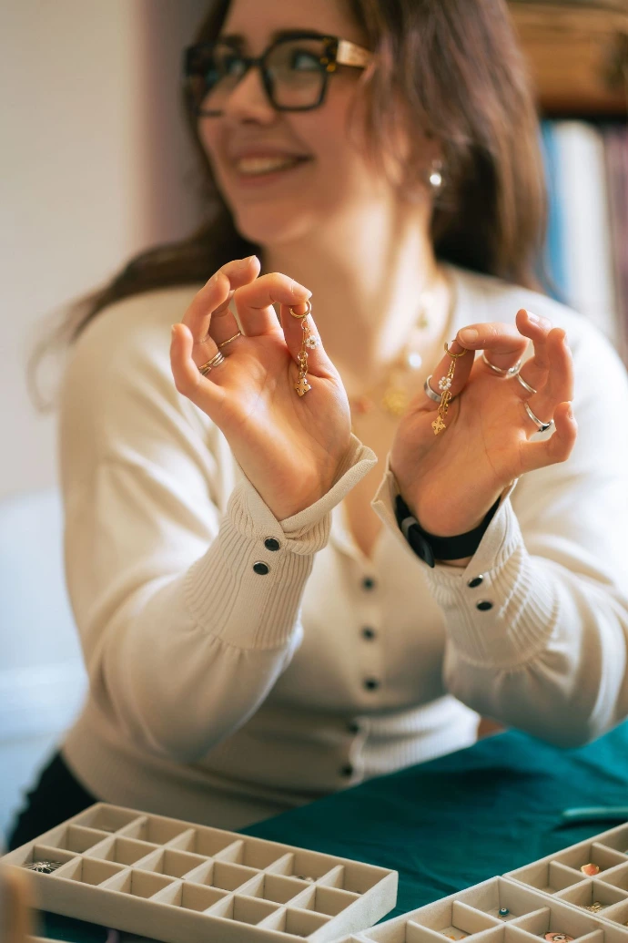 Atelier bar à charms : boucles d'oreilles