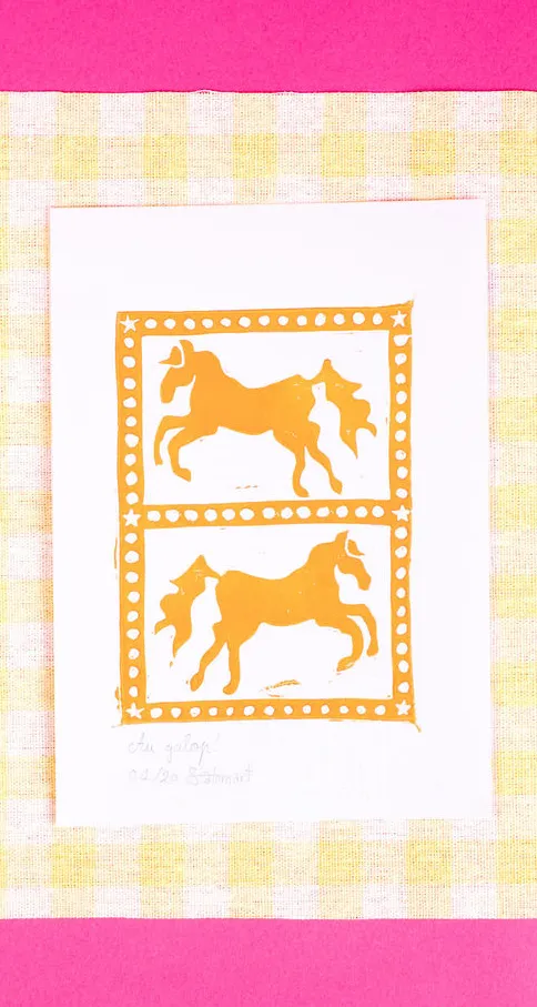 Salome-quetier-linogravures-artisanales-au-galop-orange.webp